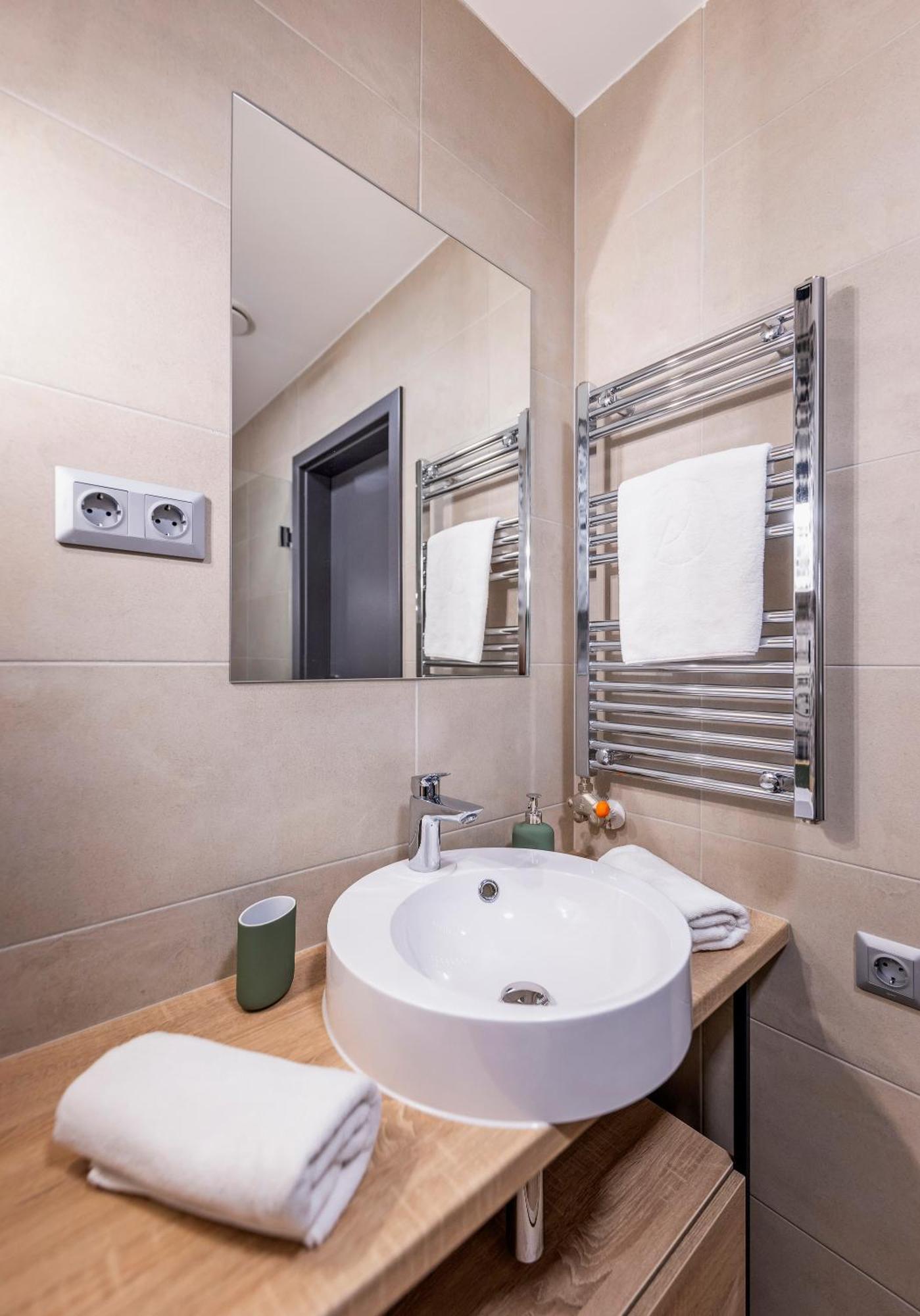 Amade Apartmanok 1 Gyor Room photo